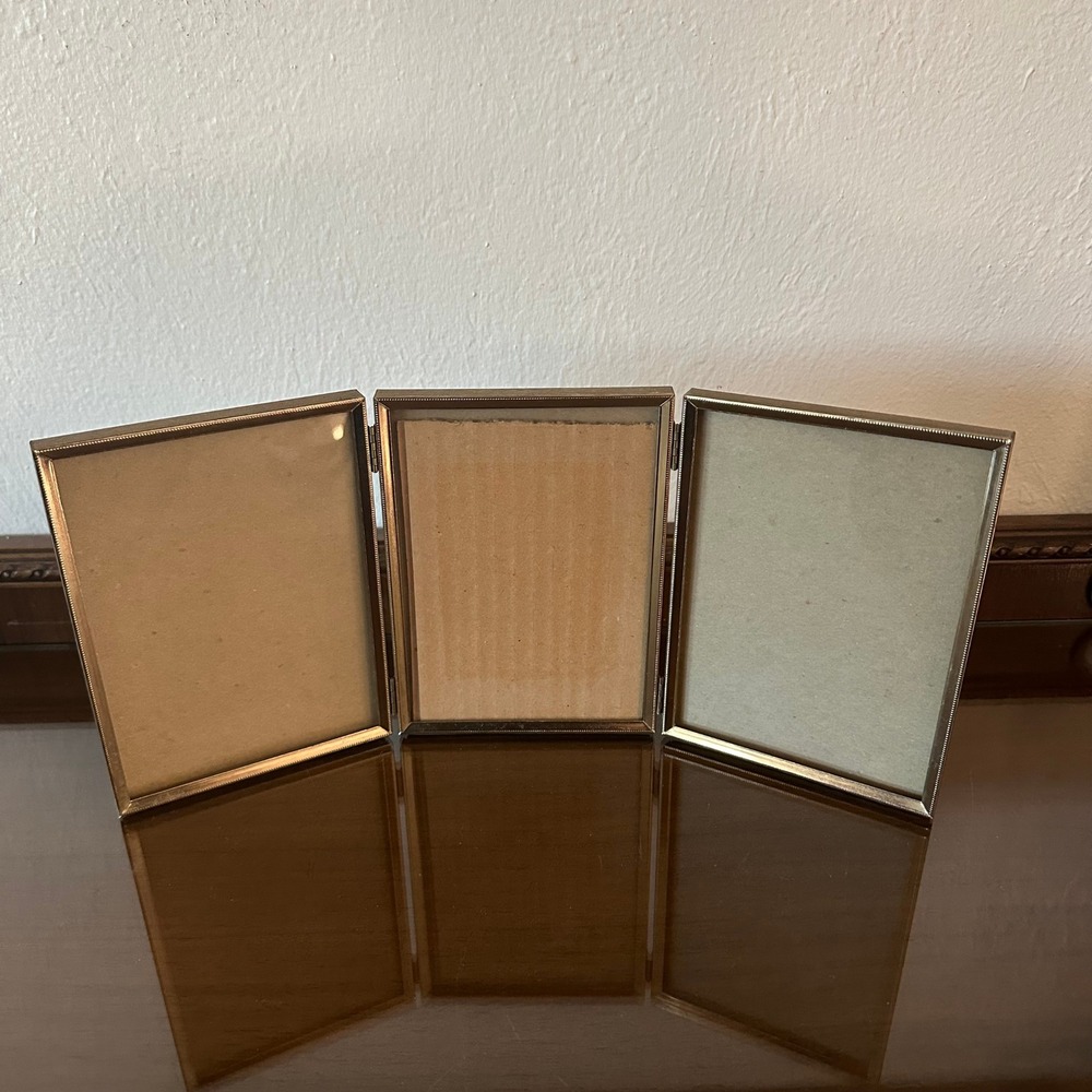 Vintage Gold‎ Metal Tri-Fold Hinged Picture Frame 5'' x 7'' Tabletop Display MCM